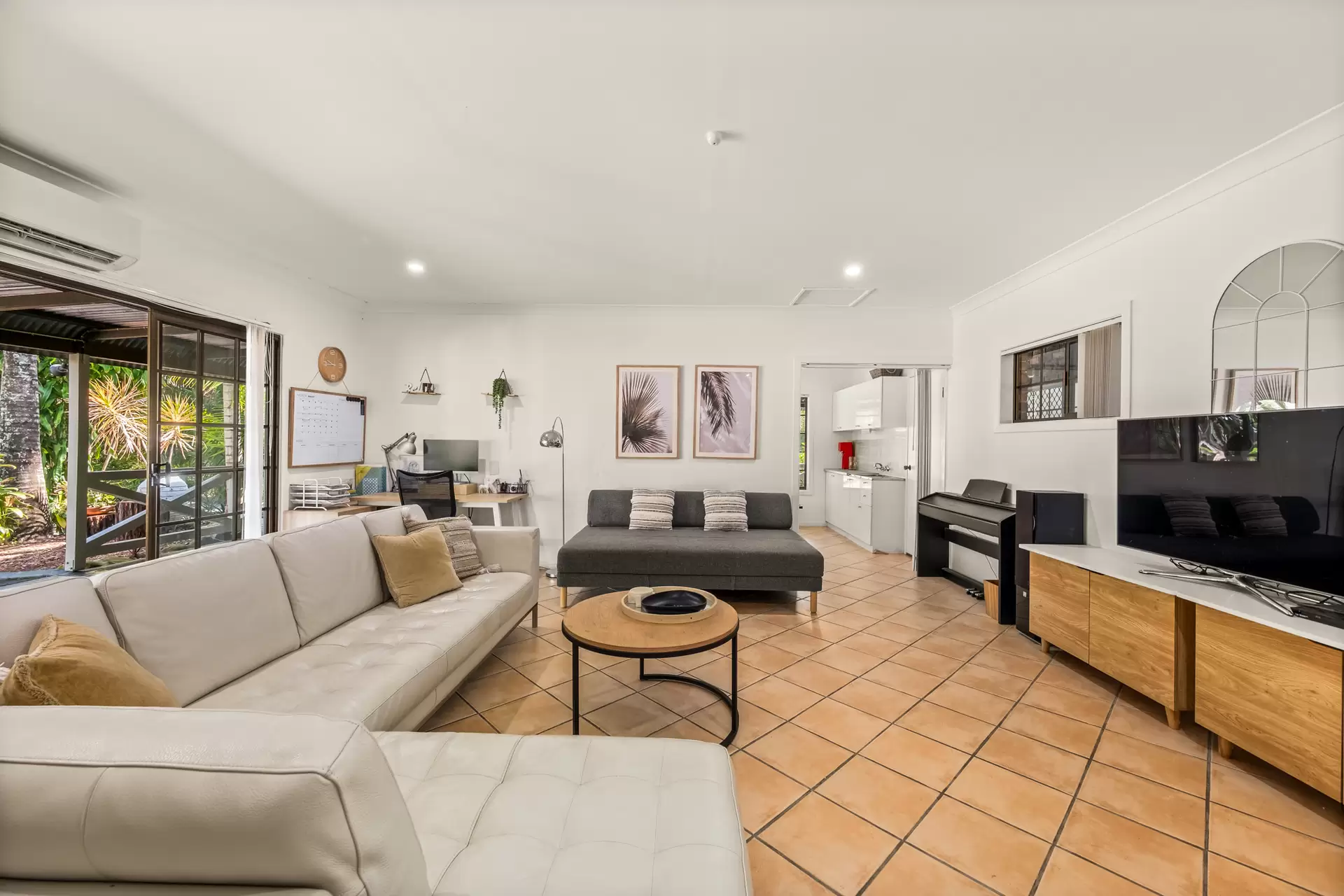 96 Eastwood Street, Chandler Sold by Queensland Sotheby's International Realty - image 1