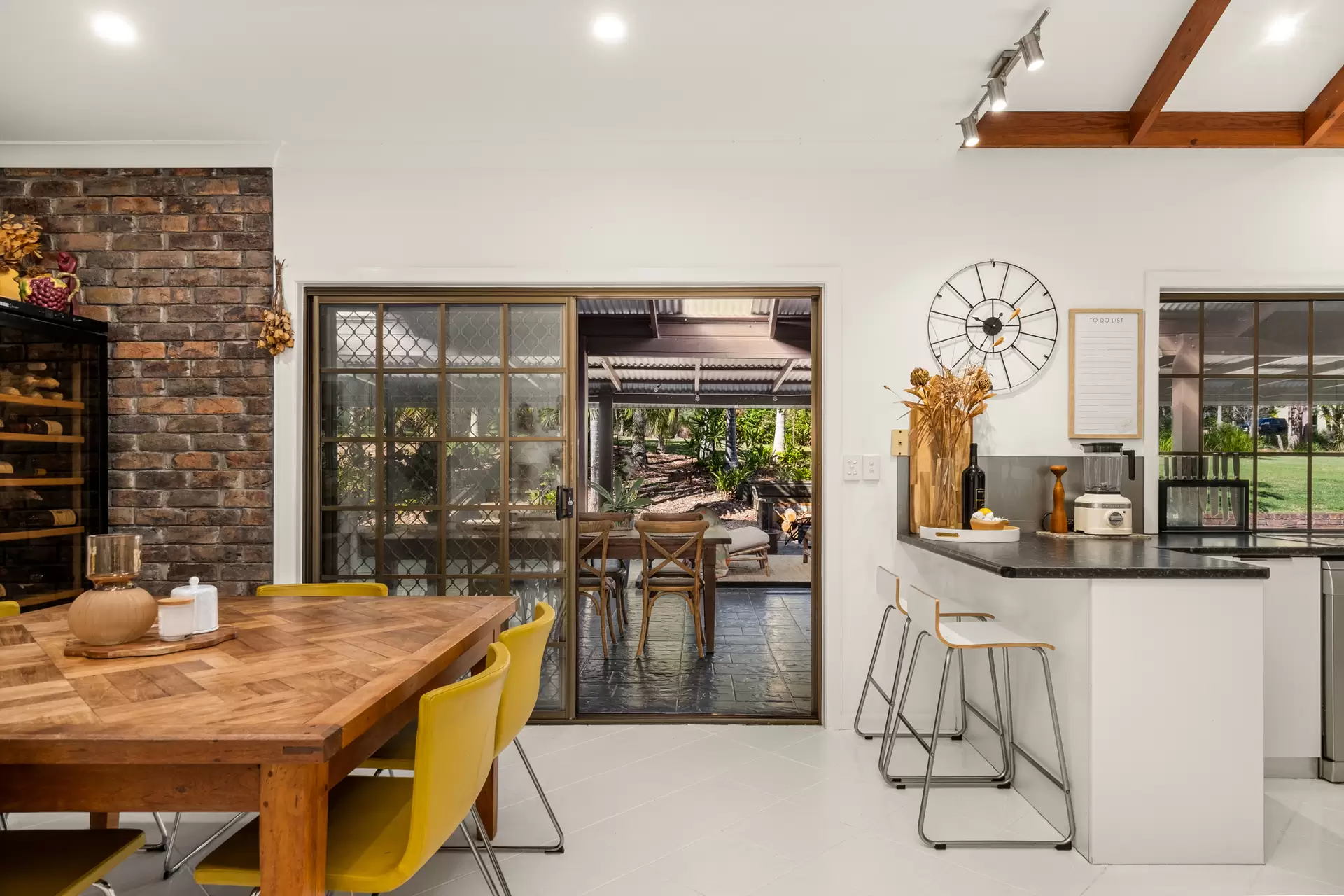 96 Eastwood Street, Chandler Sold by Queensland Sotheby's International Realty - image 1
