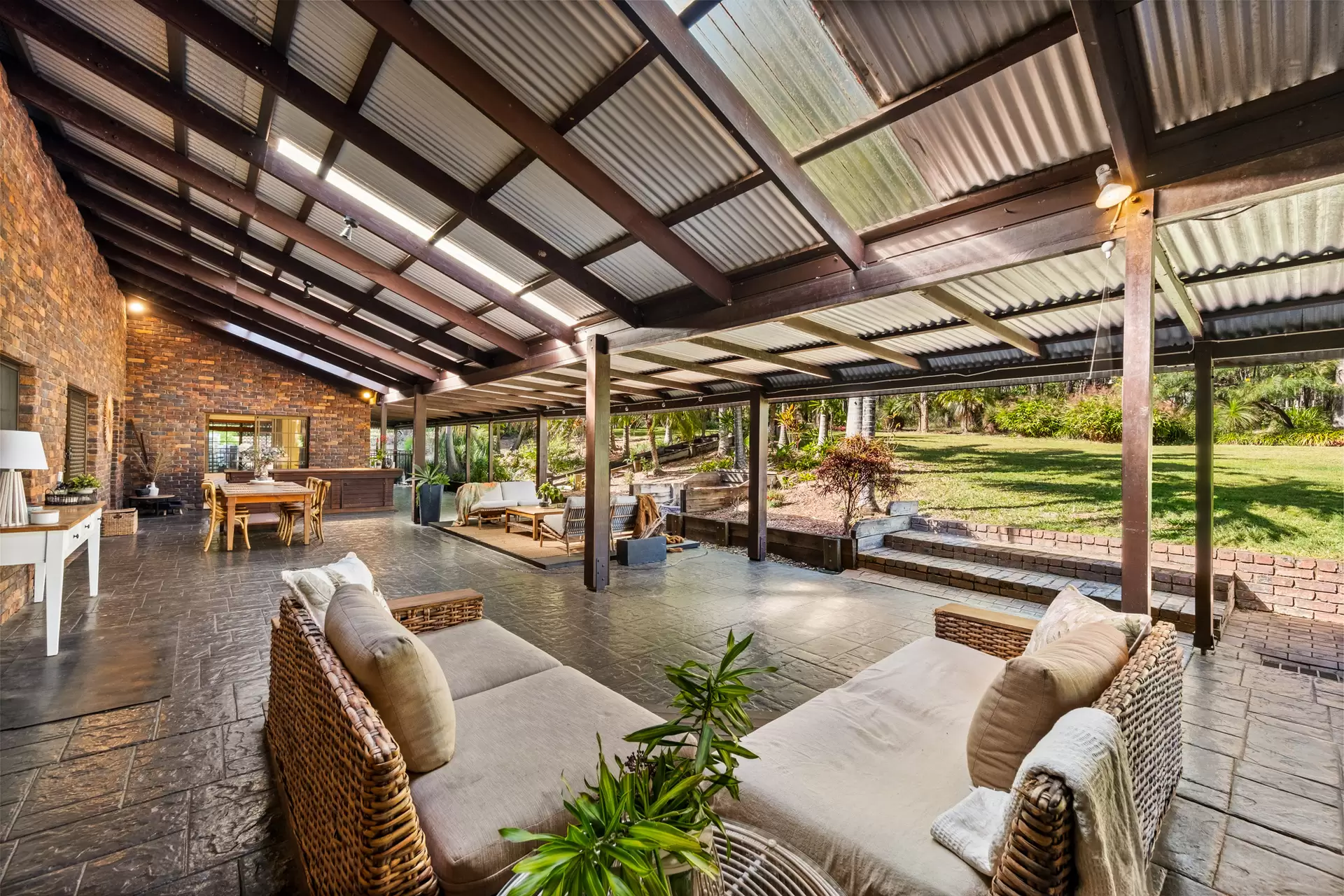 96 Eastwood Street, Chandler Sold by Queensland Sotheby's International Realty - image 1