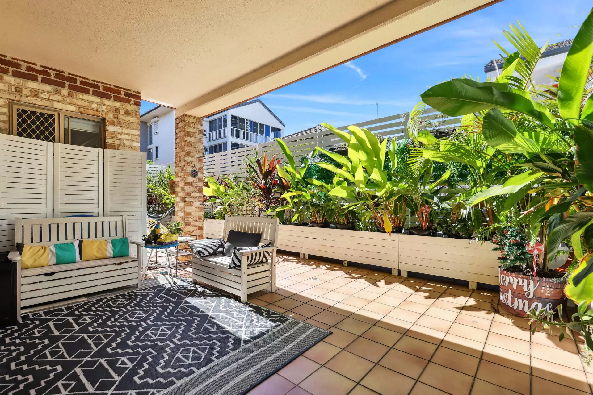 5/47 Bauer Street, Southport Sold by Queensland Sotheby's International Realty - image 1