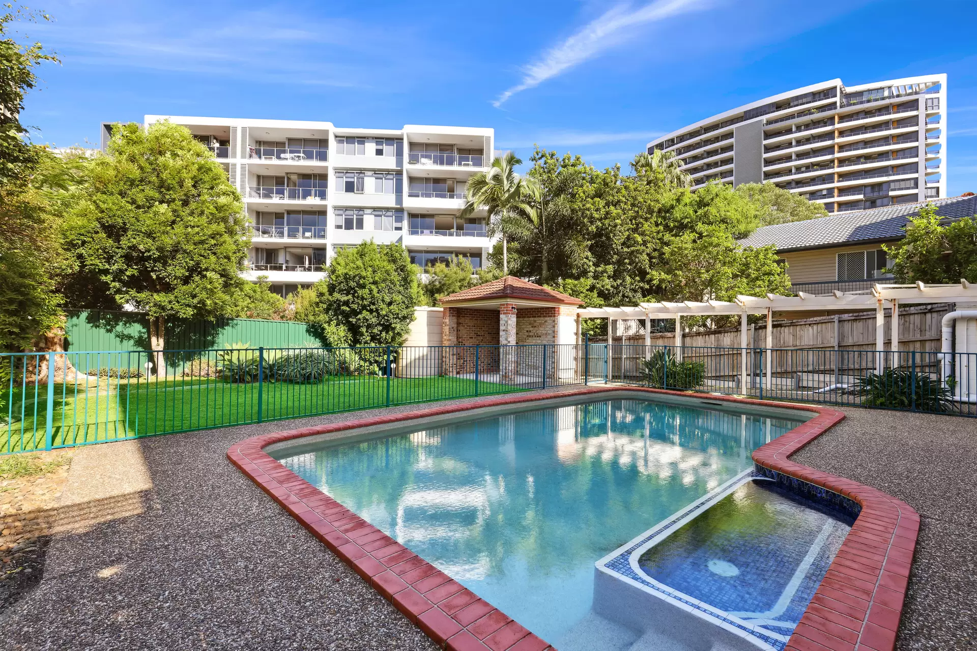 5/47 Bauer Street, Southport Sold by Queensland Sotheby's International Realty - image 1