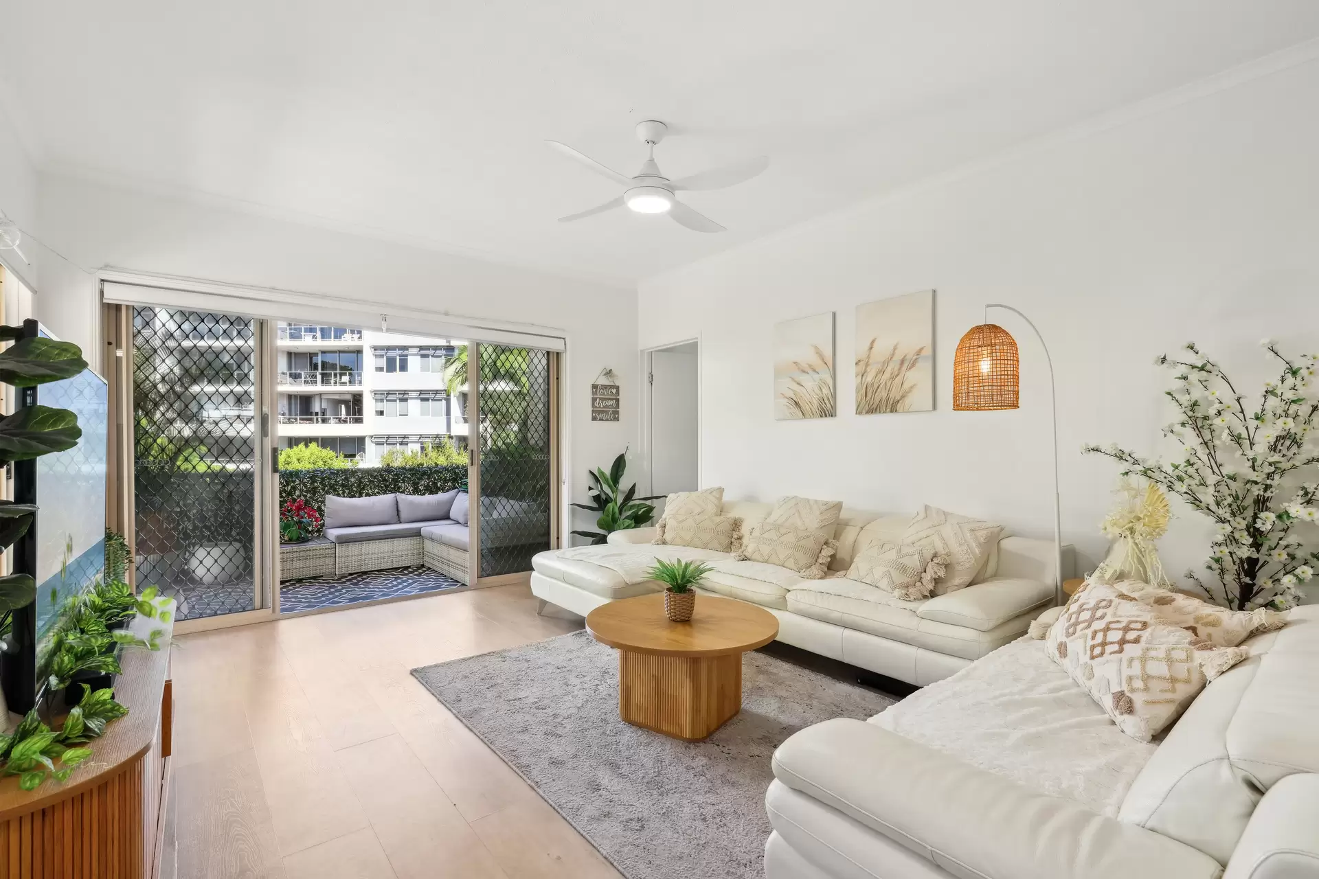 5/47 Bauer Street, Southport Sold by Queensland Sotheby's International Realty - image 1