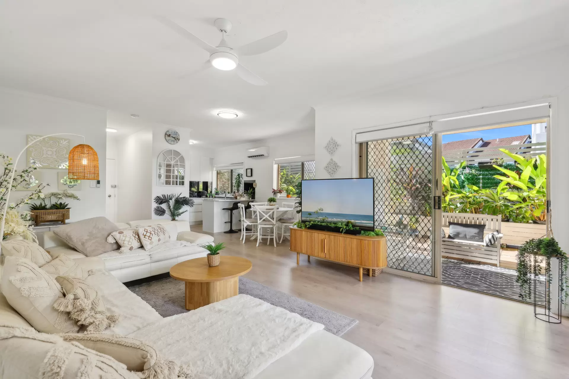 5/47 Bauer Street, Southport Sold by Queensland Sotheby's International Realty - image 1