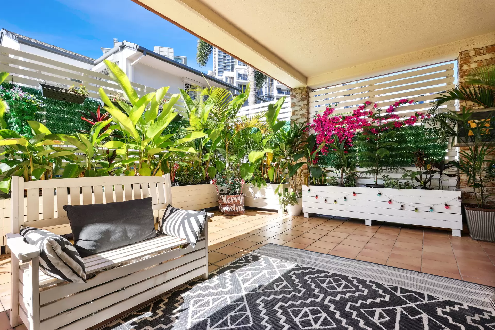 5/47 Bauer Street, Southport Sold by Queensland Sotheby's International Realty - image 1