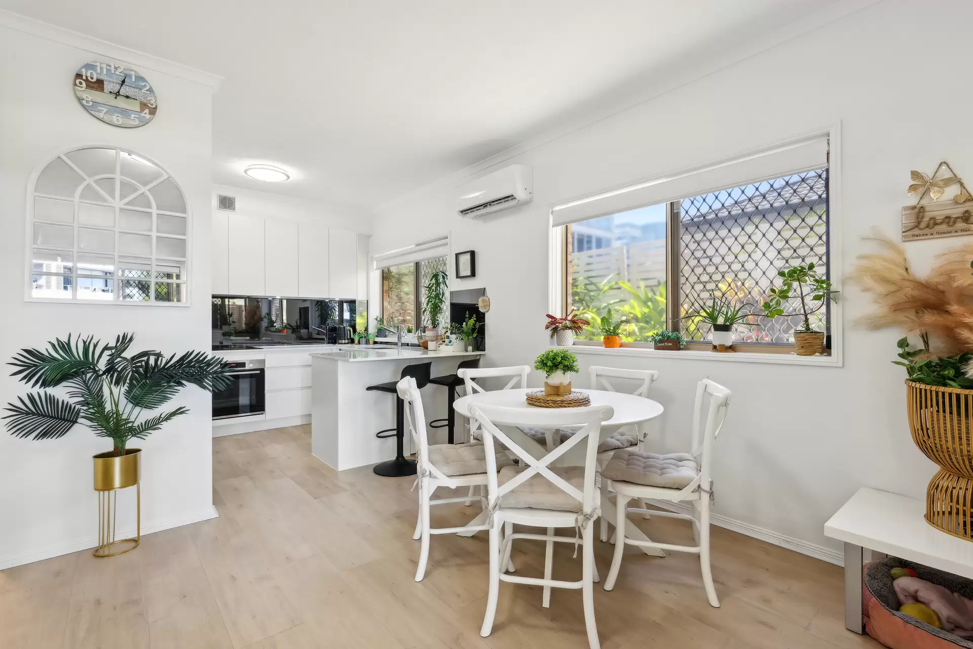 5/47 Bauer Street, Southport Sold by Queensland Sotheby's International Realty - image 1