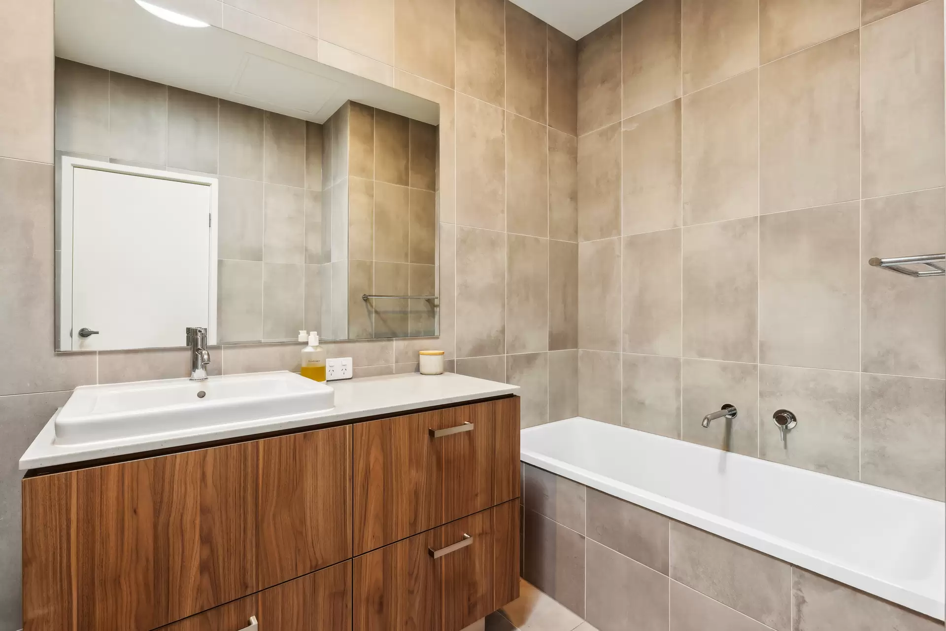 58/1 Lyra Avenue, Hope Island Sold by  - image 1