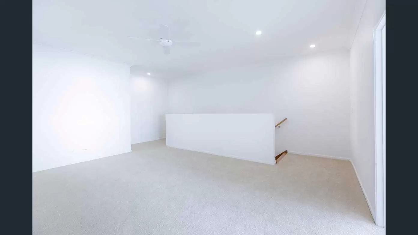 10/2 Lyra Avenue, Hope Island Sold by  - image 1