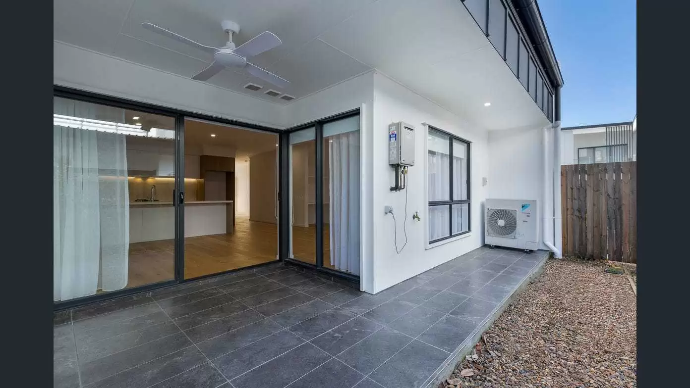 10/2 Lyra Avenue, Hope Island Sold by  - image 1