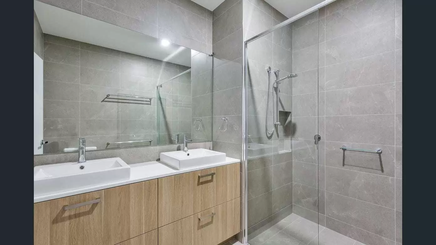 10/2 Lyra Avenue, Hope Island Sold by  - image 1