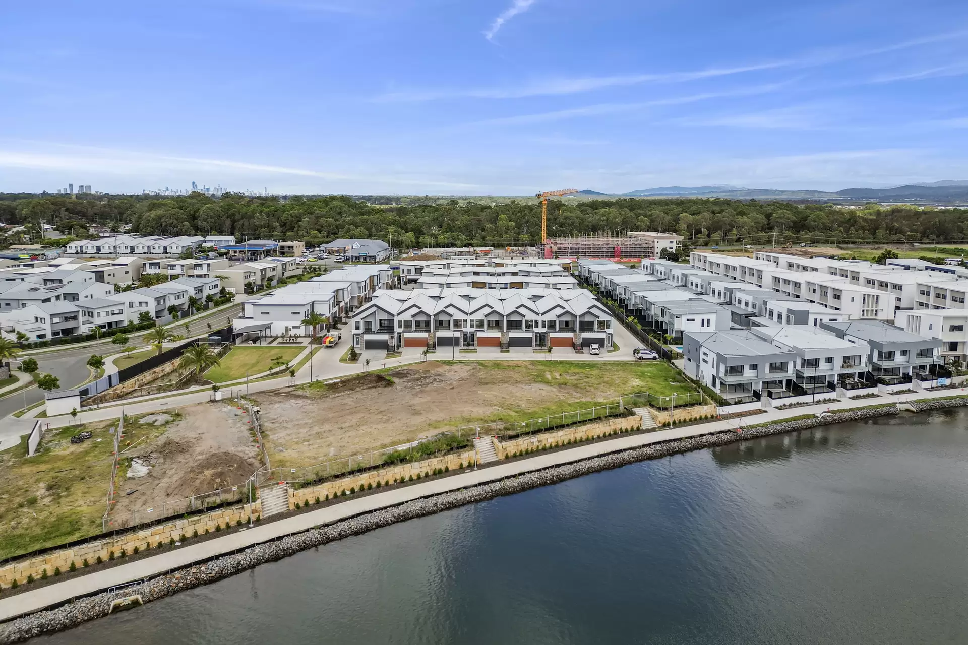 10/2 Lyra Avenue, Hope Island Sold by  - image 1