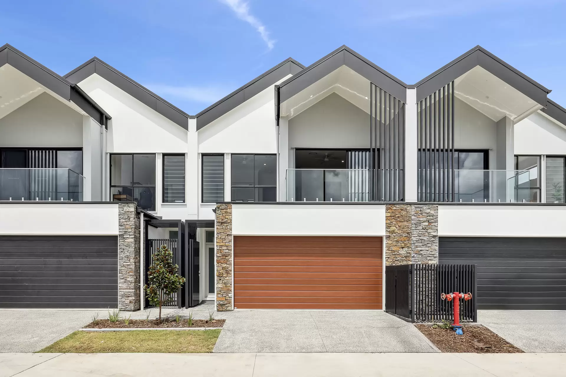 10/2 Lyra Avenue, Hope Island Sold by  - image 1