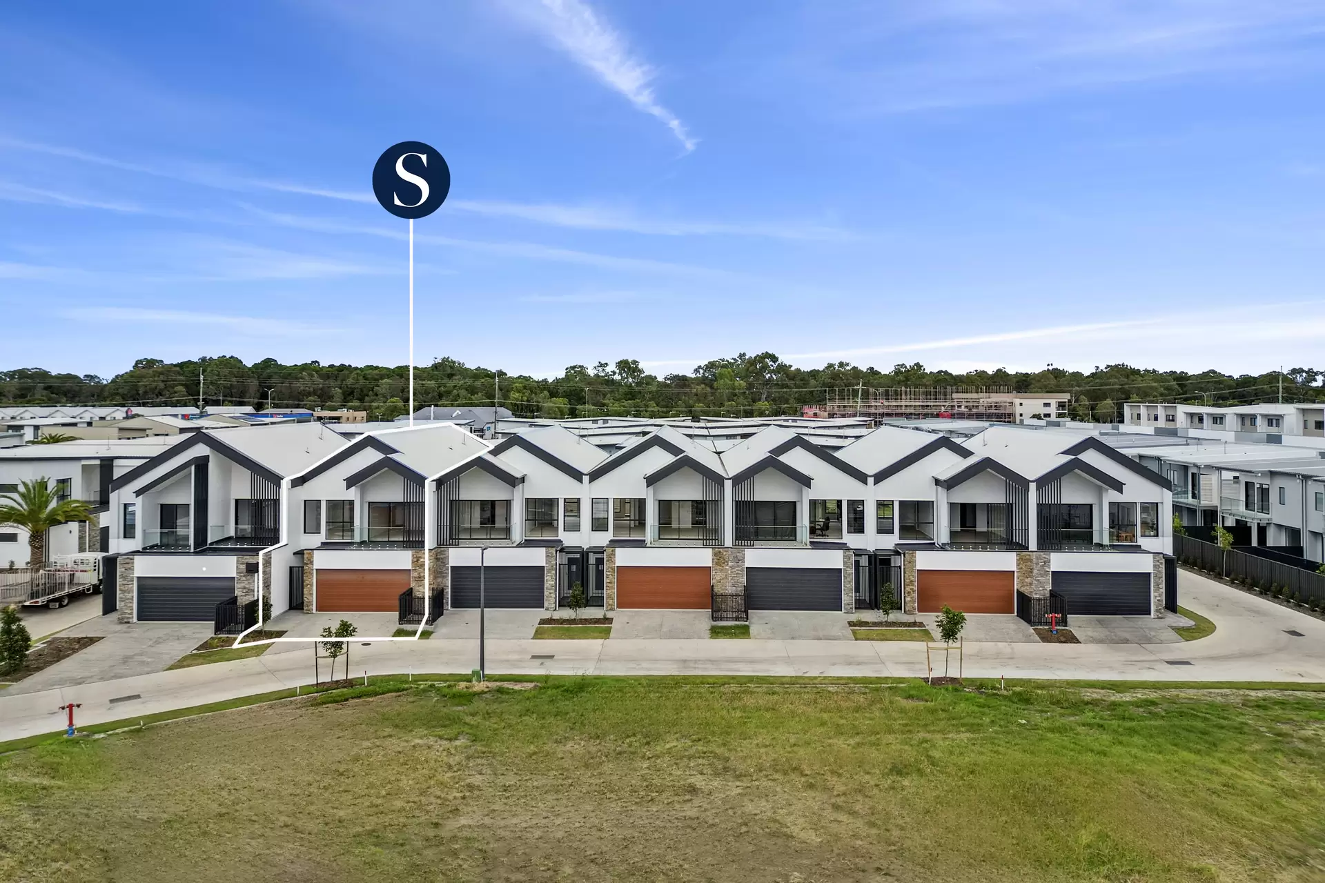 10/2 Lyra Avenue, Hope Island Sold by  - image 1