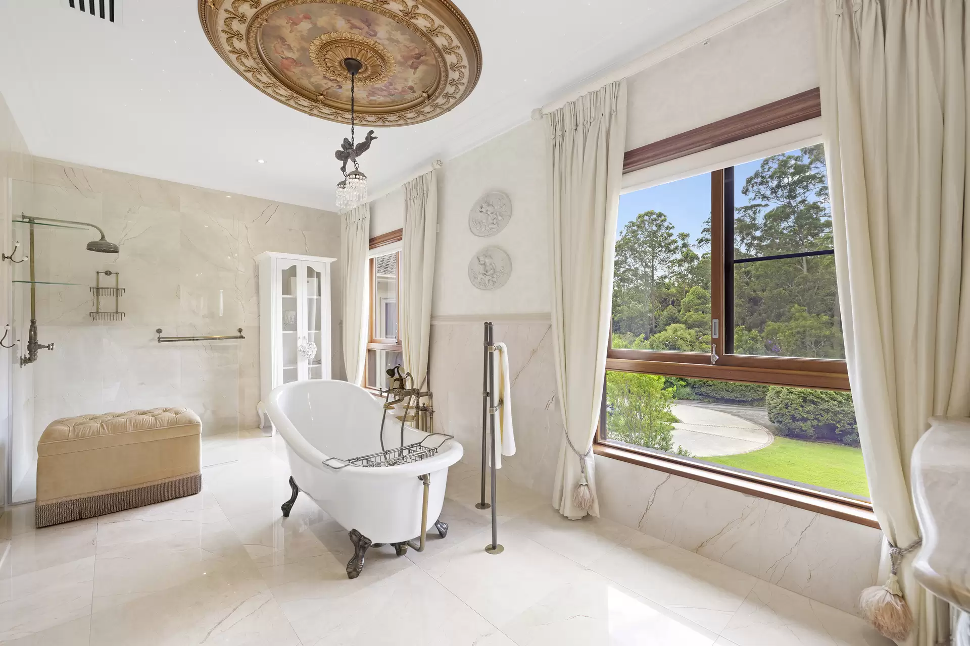 25 Glenn Vista Place, Chevallum Sold by Queensland Sotheby's International Realty - image 1