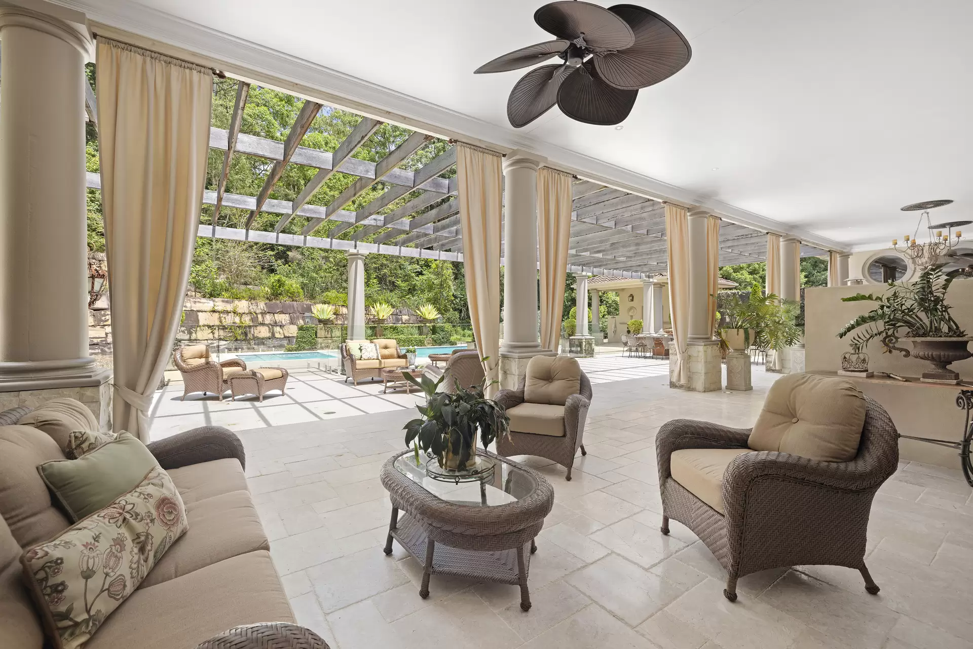 25 Glenn Vista Place, Chevallum Sold by Queensland Sotheby's International Realty - image 1