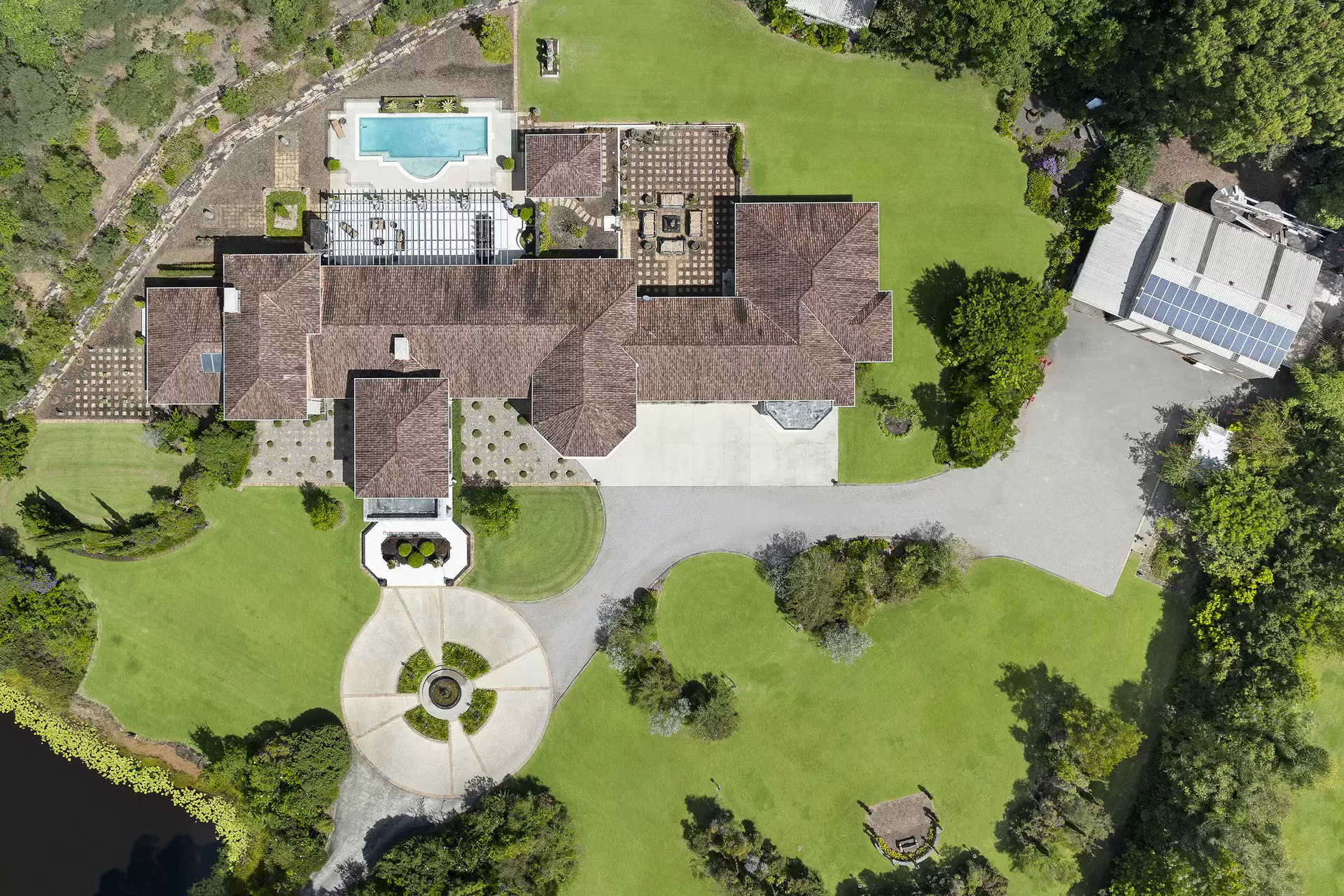 25 Glenn Vista Place, Chevallum Sold by Queensland Sotheby's International Realty - image 1