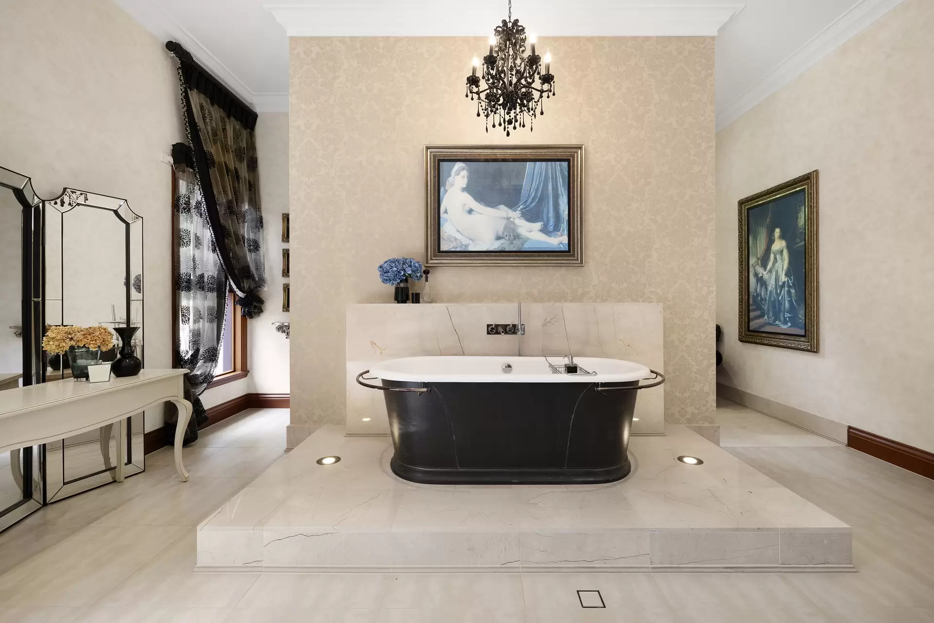 25 Glenn Vista Place, Chevallum Sold by Queensland Sotheby's International Realty - image 1