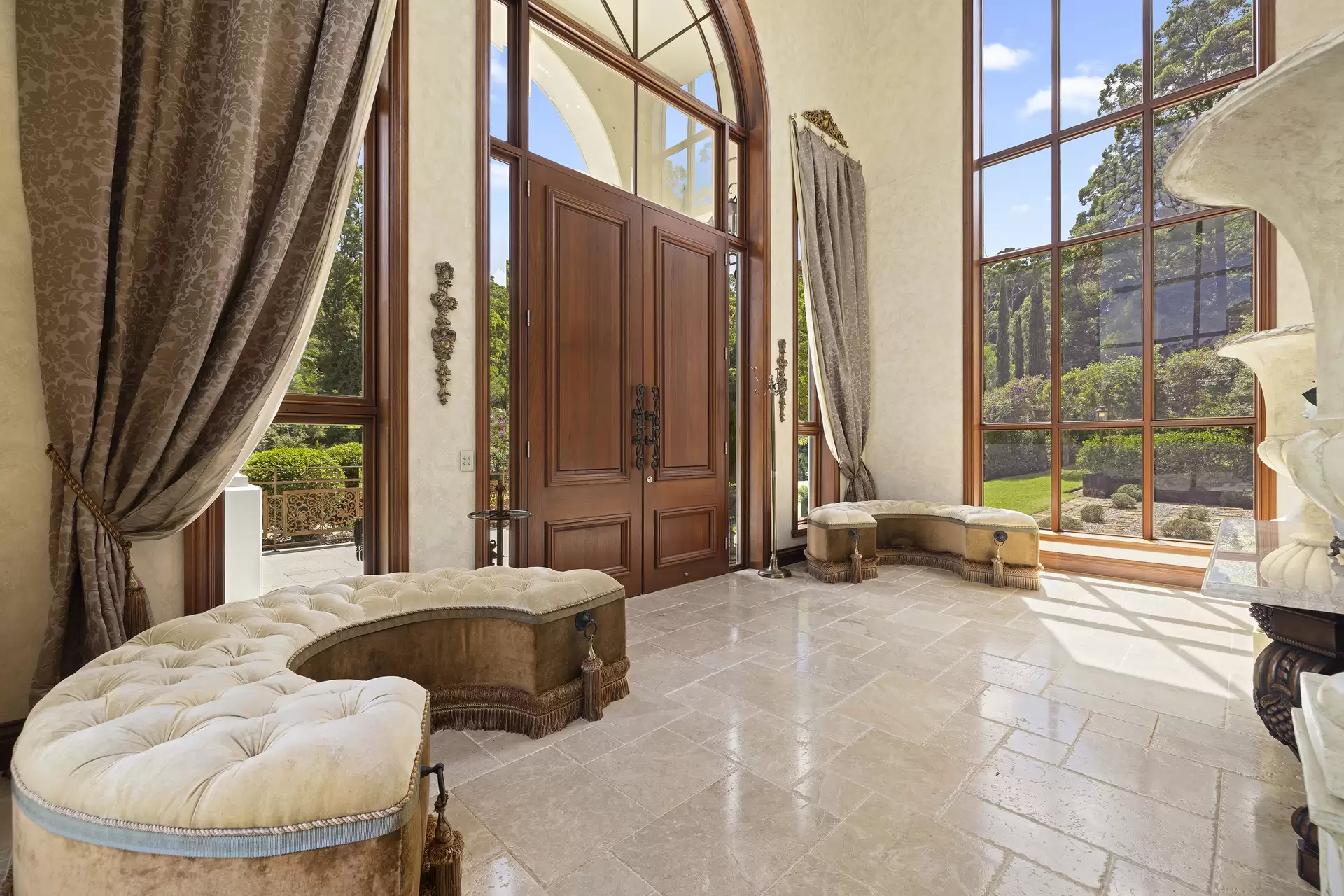 25 Glenn Vista Place, Chevallum Sold by Queensland Sotheby's International Realty - image 1