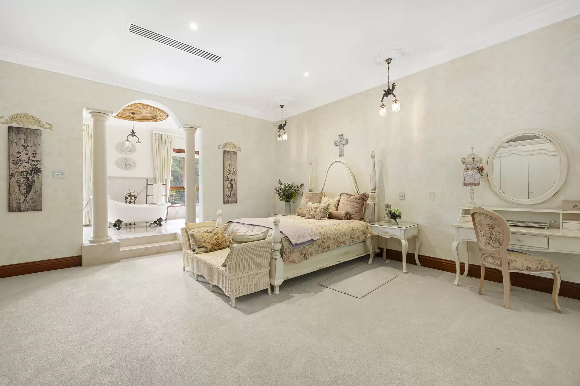 25 Glenn Vista Place, Chevallum Sold by Queensland Sotheby's International Realty - image 1