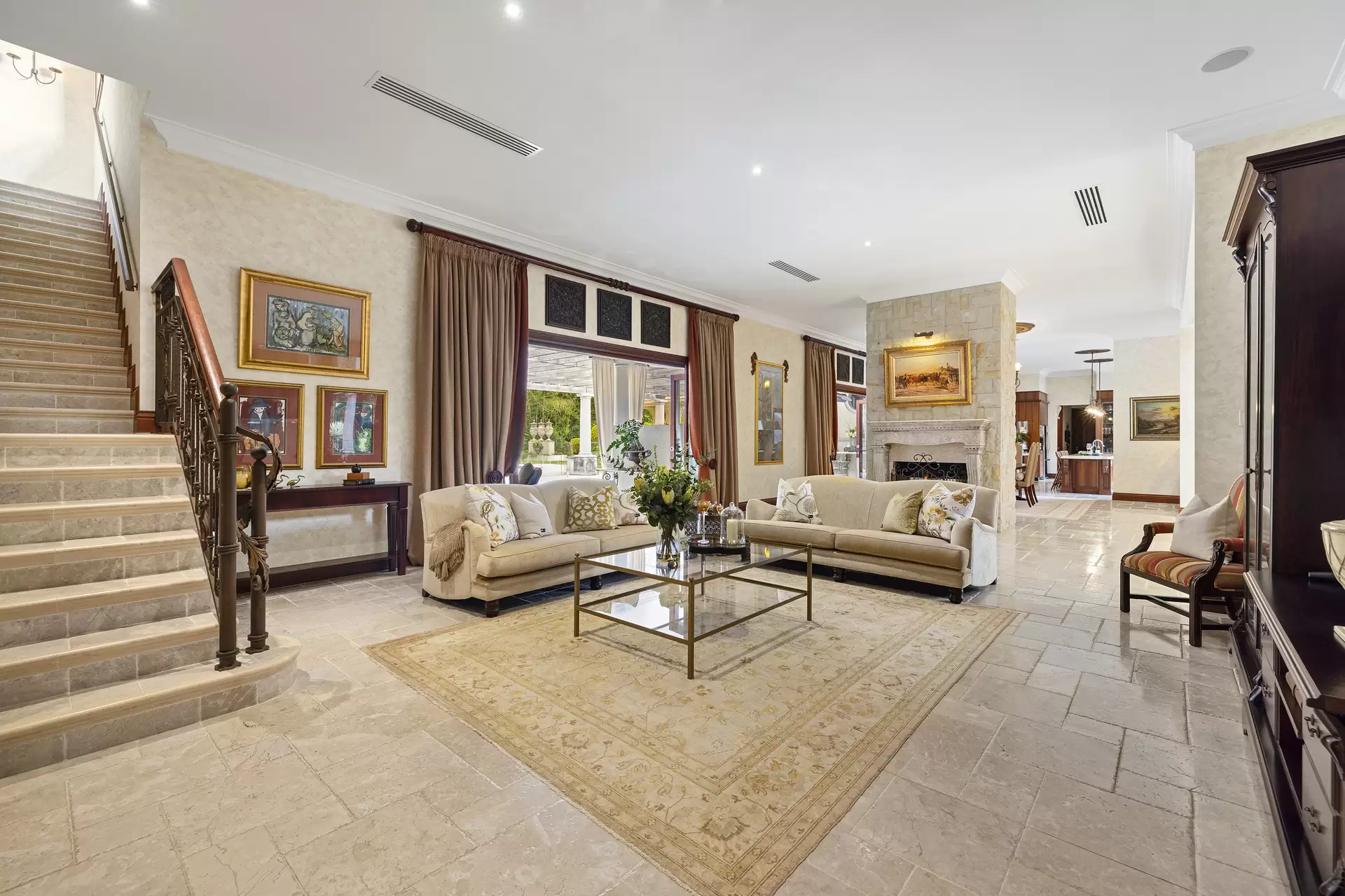 25 Glenn Vista Place, Chevallum Sold by Queensland Sotheby's International Realty - image 1