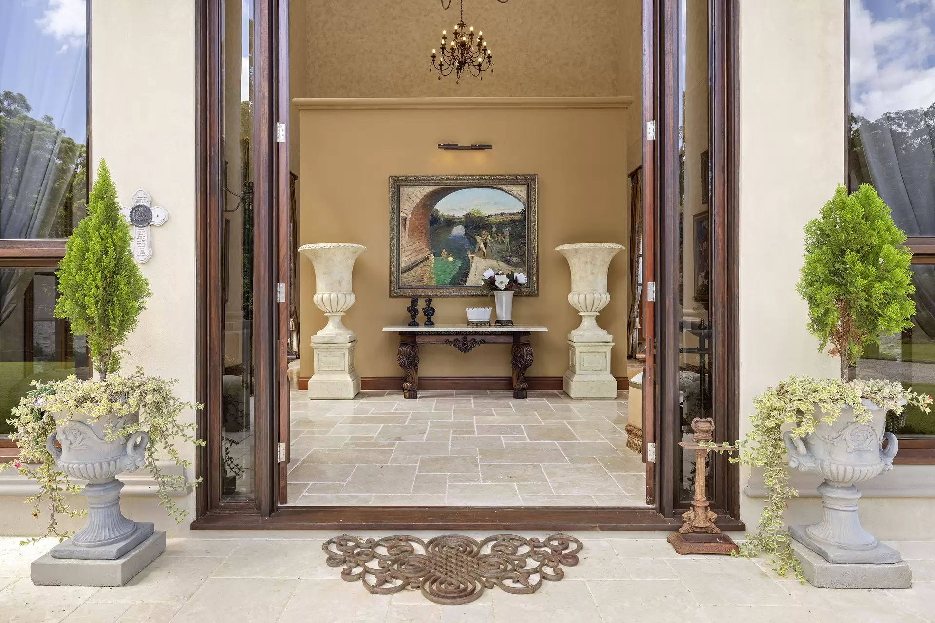 25 Glenn Vista Place, Chevallum Sold by Queensland Sotheby's International Realty - image 1