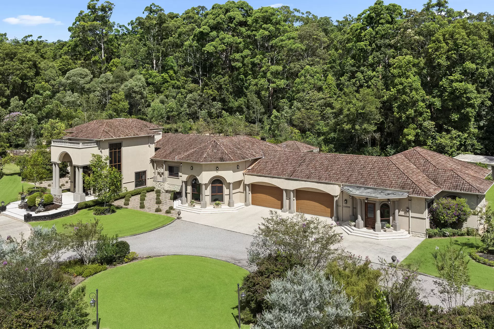 25 Glenn Vista Place, Chevallum Sold by Queensland Sotheby's International Realty - image 1