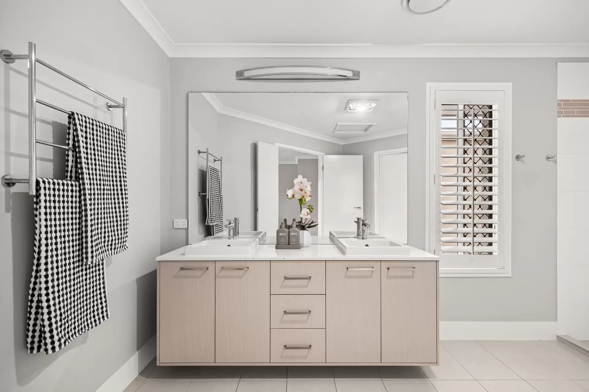 41 Gumdale Street, Wakerley Sold by Queensland Sotheby's International Realty - image 1