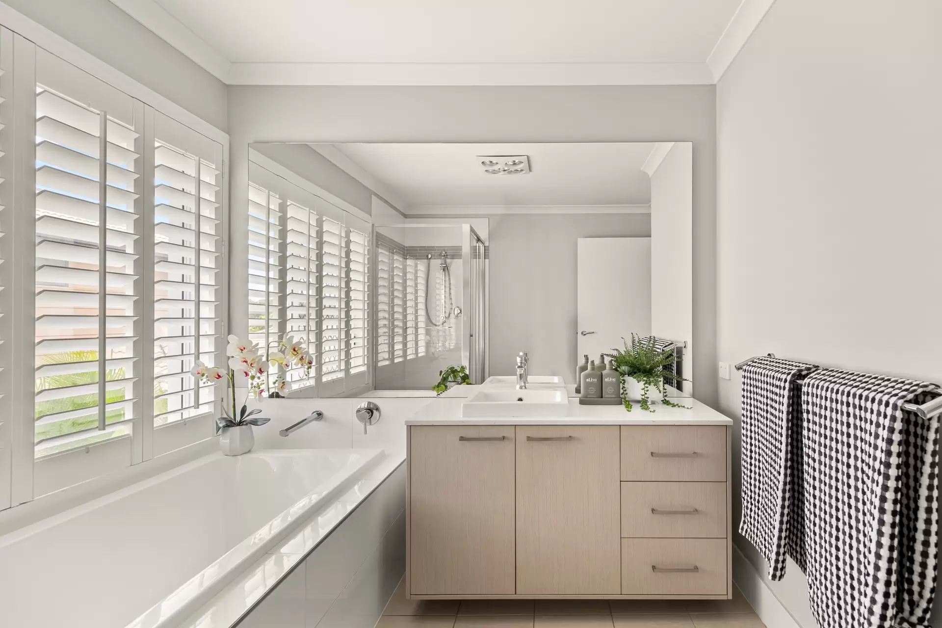 41 Gumdale Street, Wakerley Sold by Queensland Sotheby's International Realty - image 1