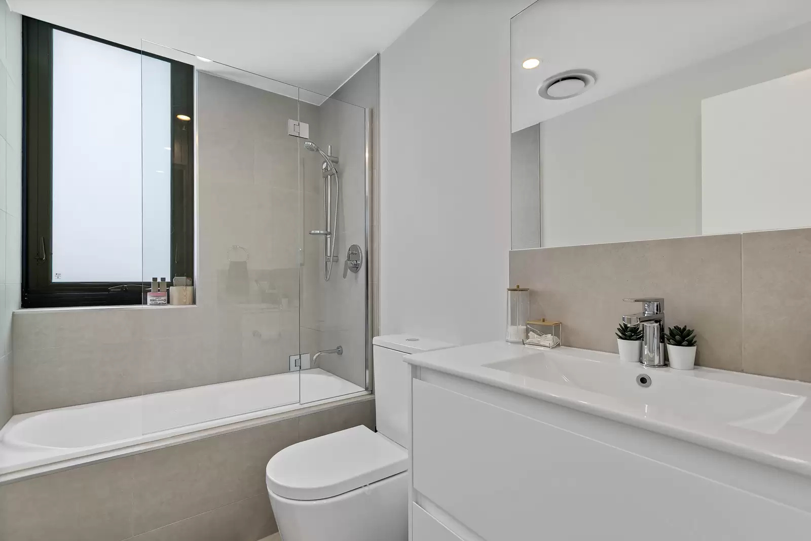 415/12 South Sea Islander Way, Maroochydore Sold by Queensland Sotheby's International Realty - image 1