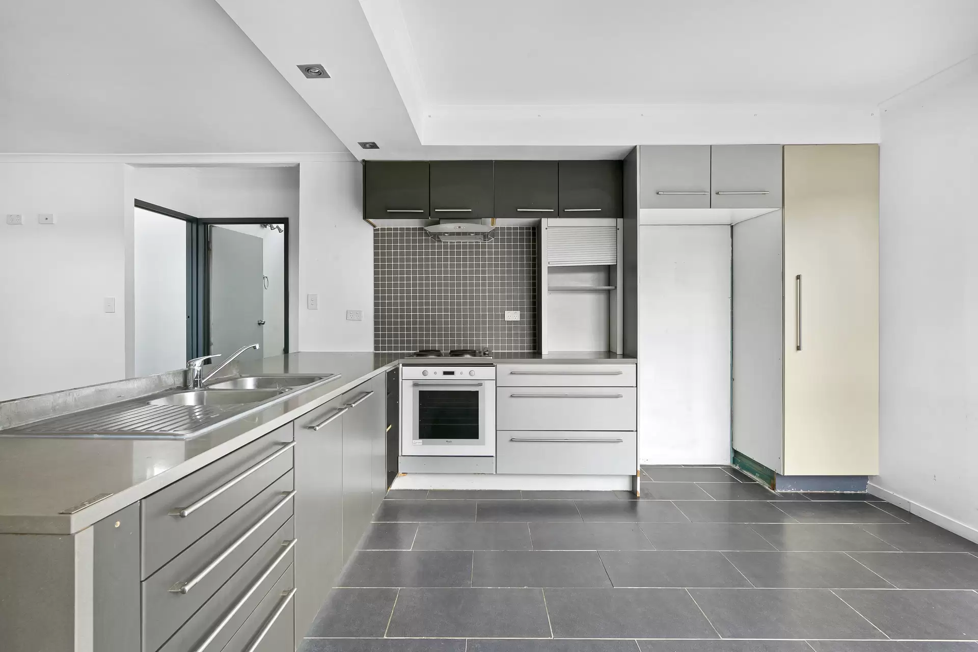 130 Falconer Street, Southport Sold by Queensland Sotheby's International Realty - image 1