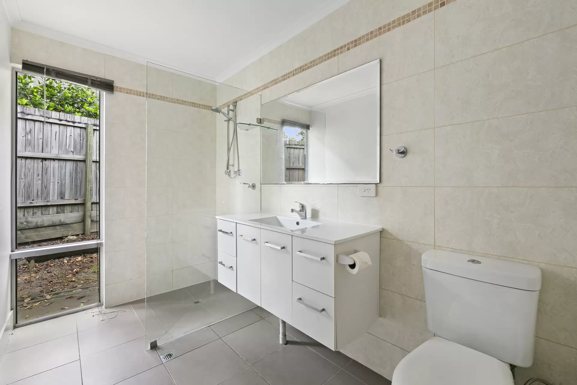 130 Falconer Street, Southport Sold by Queensland Sotheby's International Realty - image 1