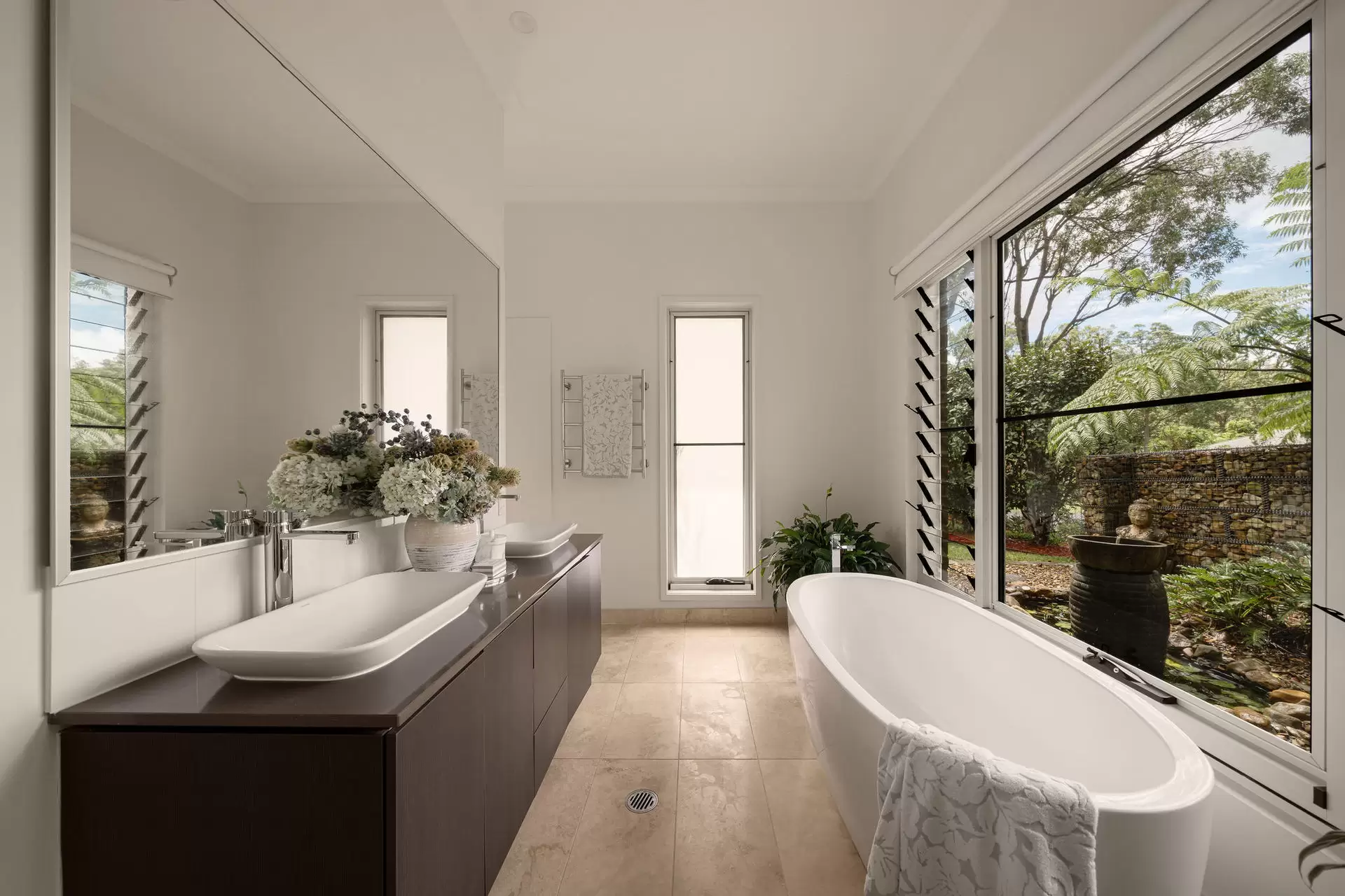 129 Charleton Street, Chandler Sold by Queensland Sotheby's International Realty - image 1