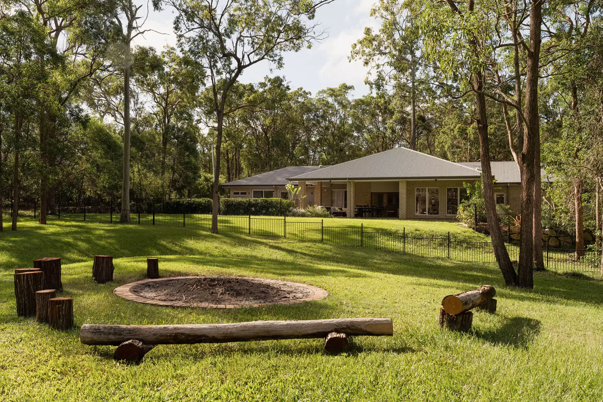 129 Charleton Street, Chandler Sold by Queensland Sotheby's International Realty - image 1