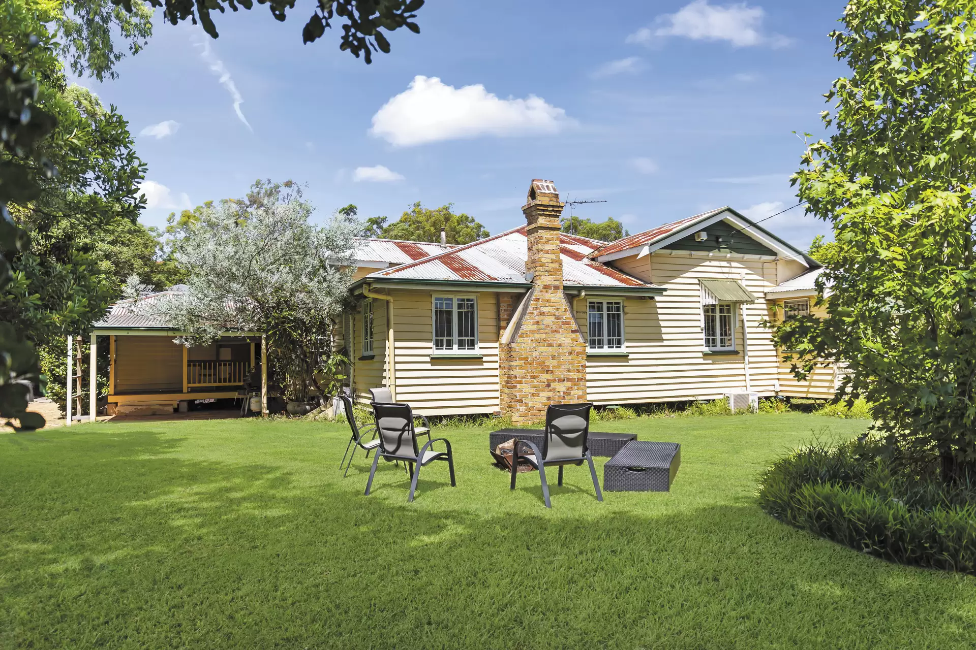 181 Birkdale Road, Birkdale Sold by  - image 1
