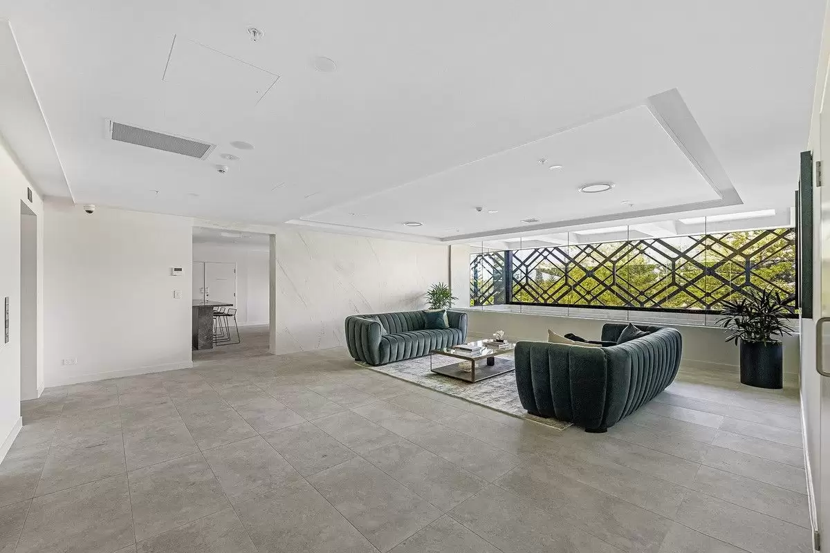 404/185 Old Burleigh Road, Broadbeach Sold by Queensland Sotheby's International Realty - image 1