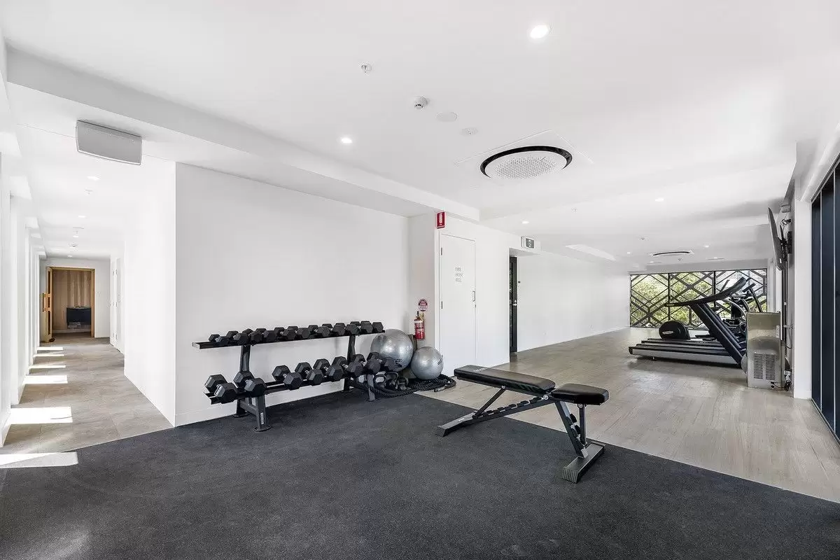 404/185 Old Burleigh Road, Broadbeach Sold by Queensland Sotheby's International Realty - image 1