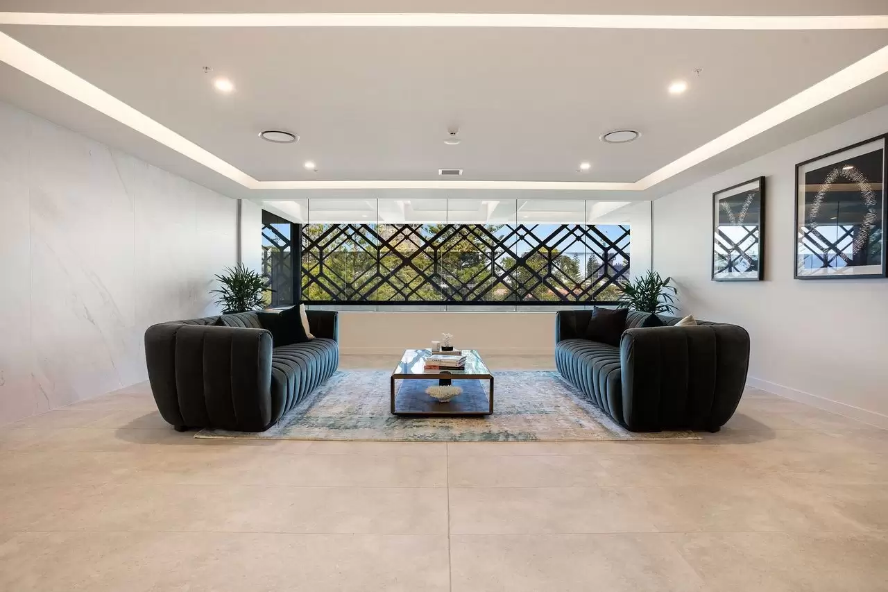 404/185 Old Burleigh Road, Broadbeach Sold by Queensland Sotheby's International Realty - image 1