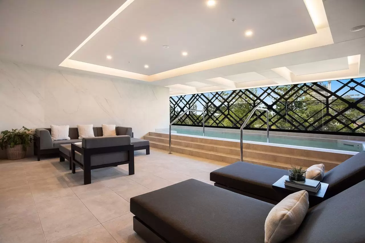 404/185 Old Burleigh Road, Broadbeach Sold by Queensland Sotheby's International Realty - image 1