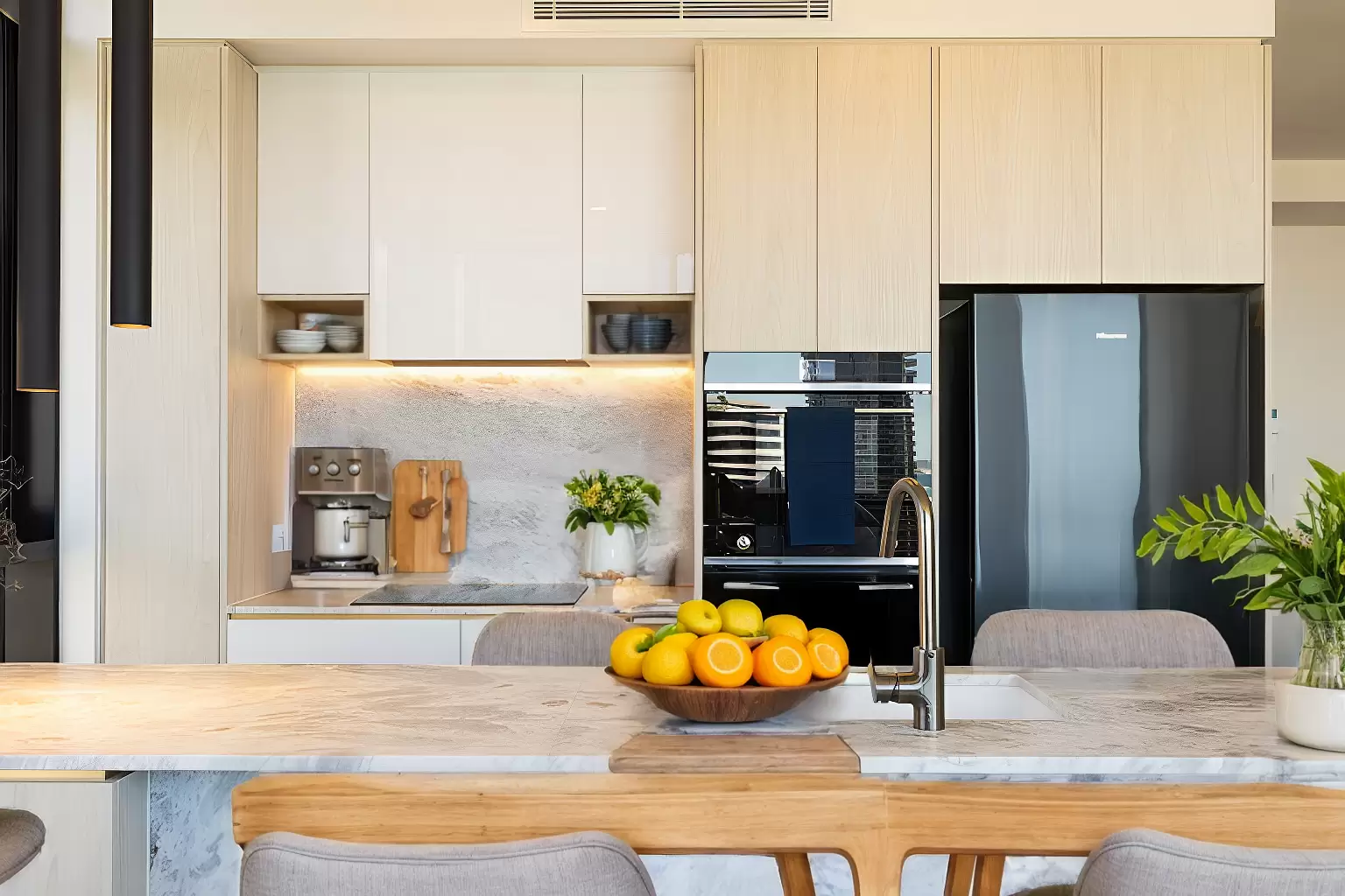 404/185 Old Burleigh Road, Broadbeach Sold by Queensland Sotheby's International Realty - image 1