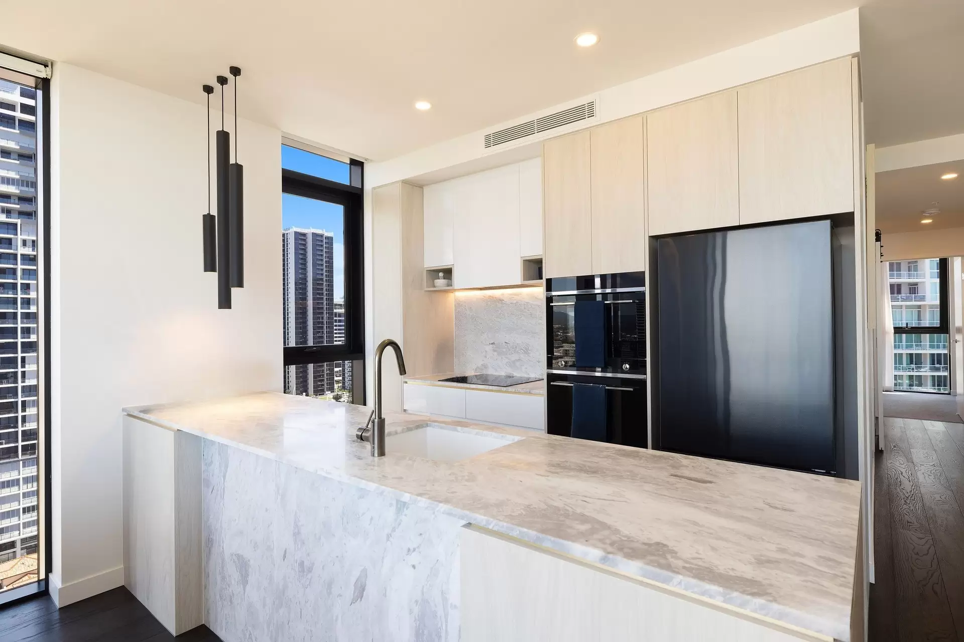 404/185 Old Burleigh Road, Broadbeach Sold by Queensland Sotheby's International Realty - image 1