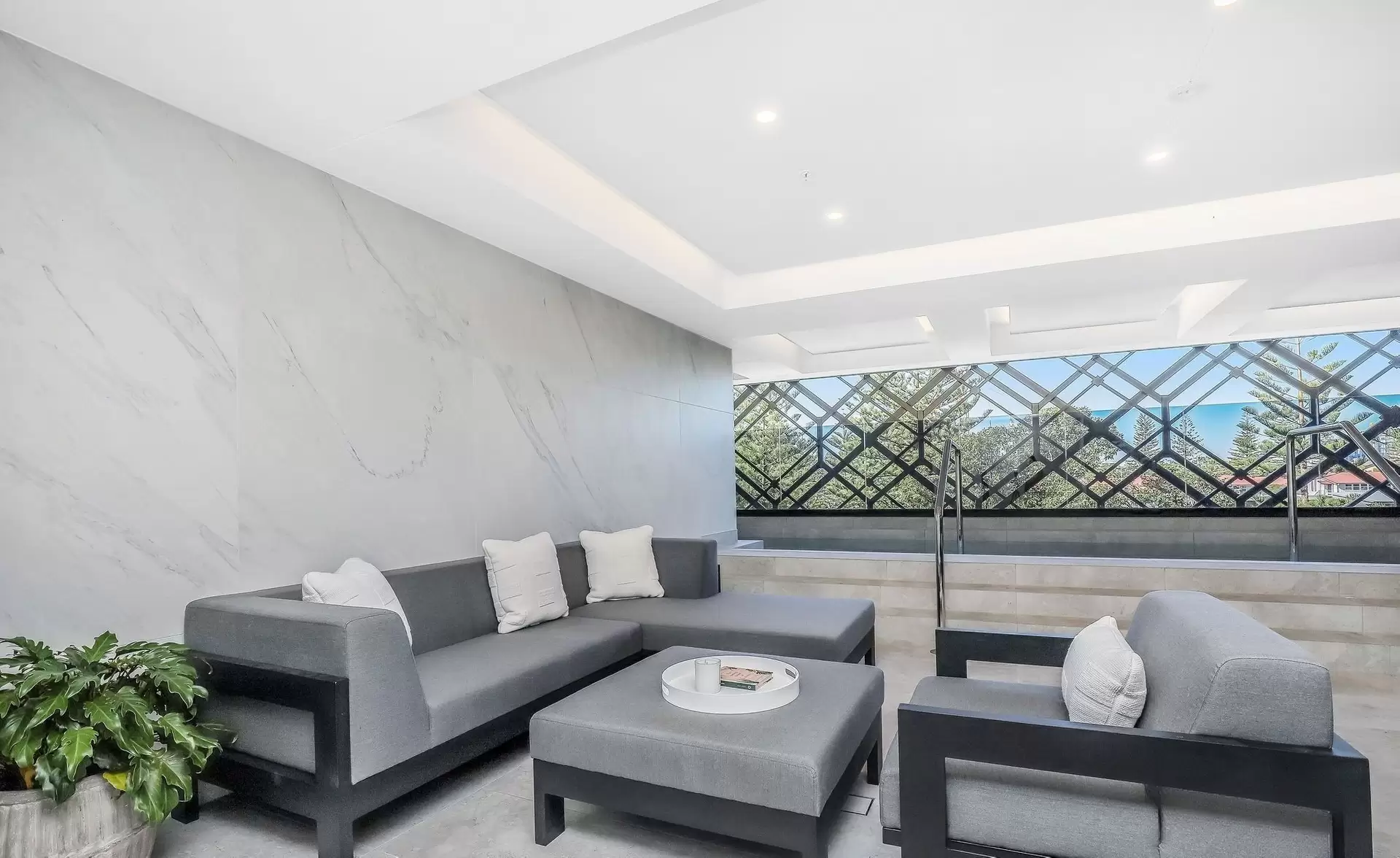404/185 Old Burleigh Road, Broadbeach Sold by Queensland Sotheby's International Realty - image 1