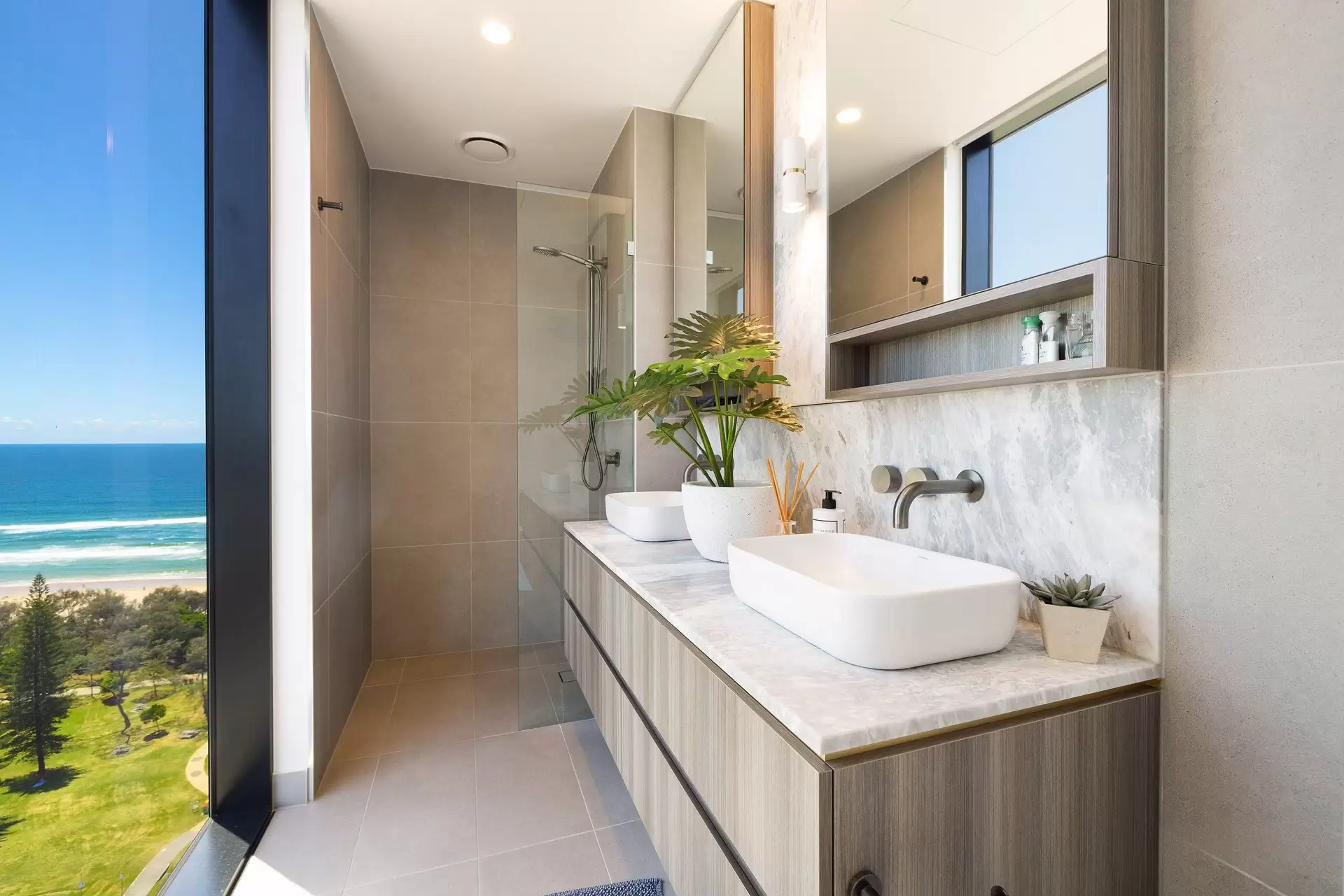 404/185 Old Burleigh Road, Broadbeach Sold by Queensland Sotheby's International Realty - image 1