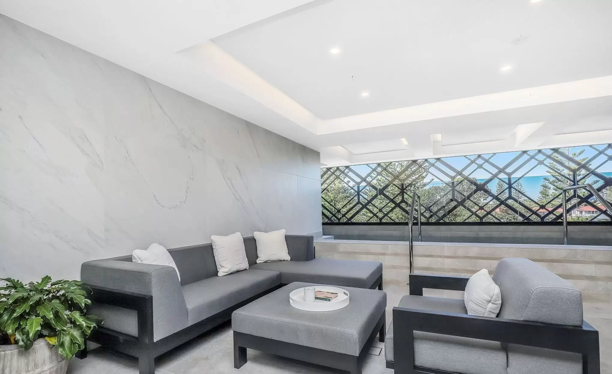 404/185 Old Burleigh Road, Broadbeach Sold by Queensland Sotheby's International Realty - image 1