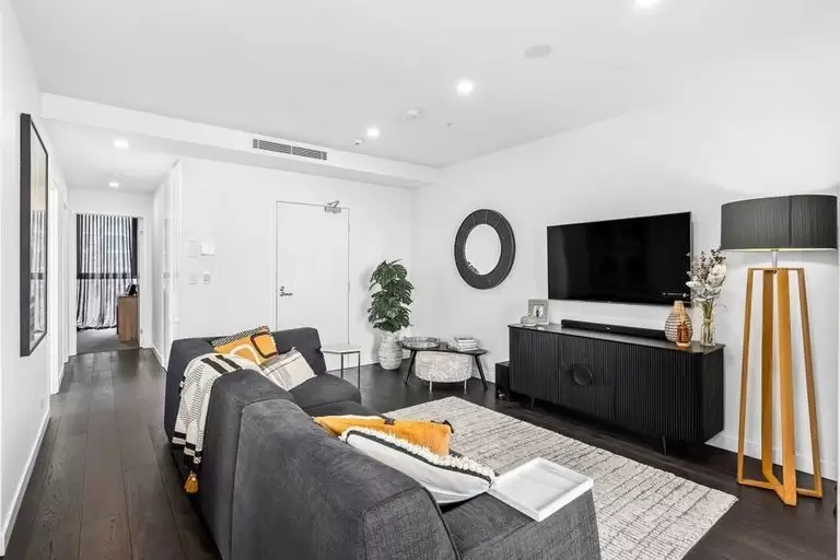 404/185 Old Burleigh Road, Broadbeach Sold by Queensland Sotheby's International Realty - image 1