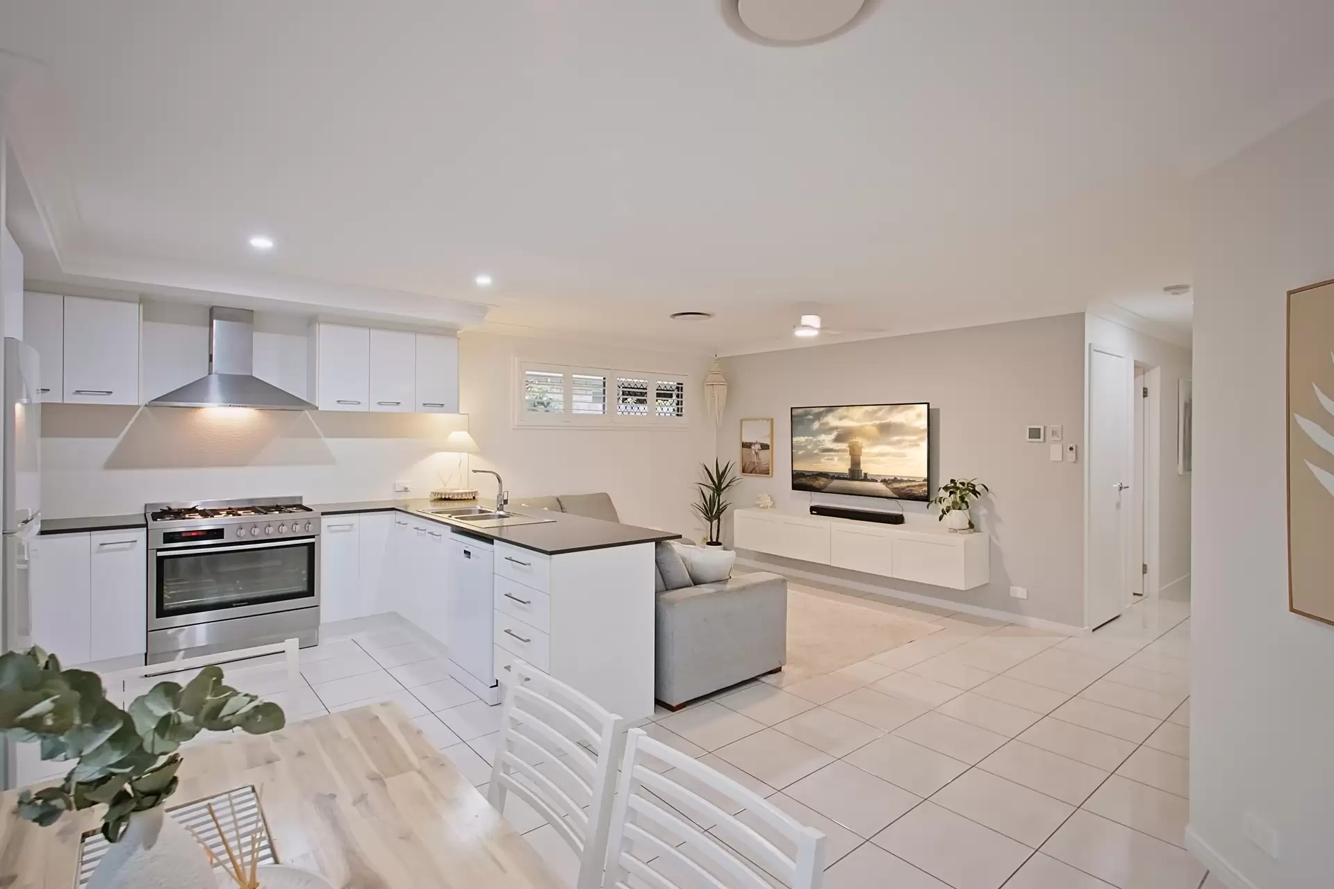 33 Angliss Circuit, Thornlands Sold by Queensland Sotheby's International Realty - image 1