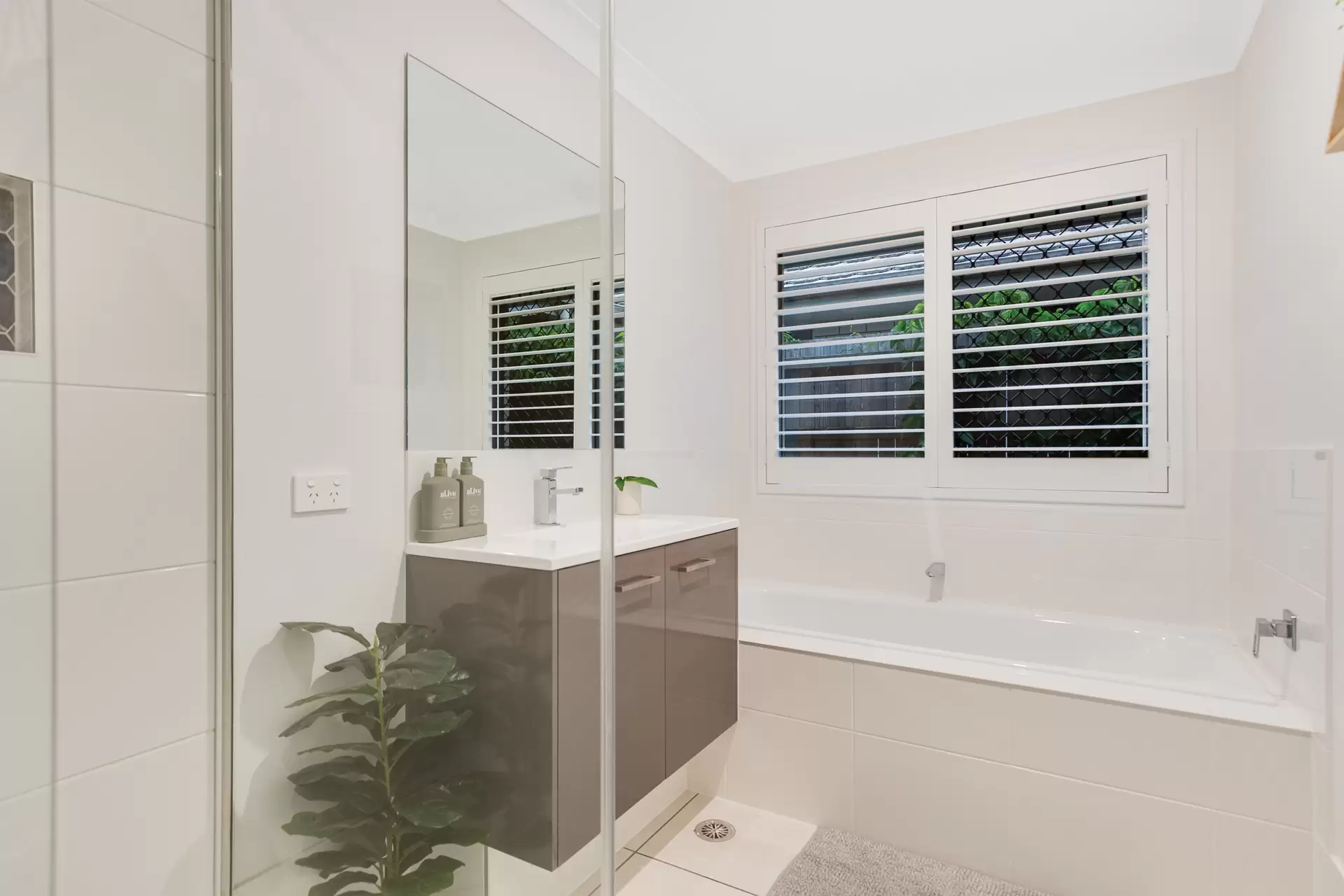 33 Angliss Circuit, Thornlands Sold by Queensland Sotheby's International Realty - image 1