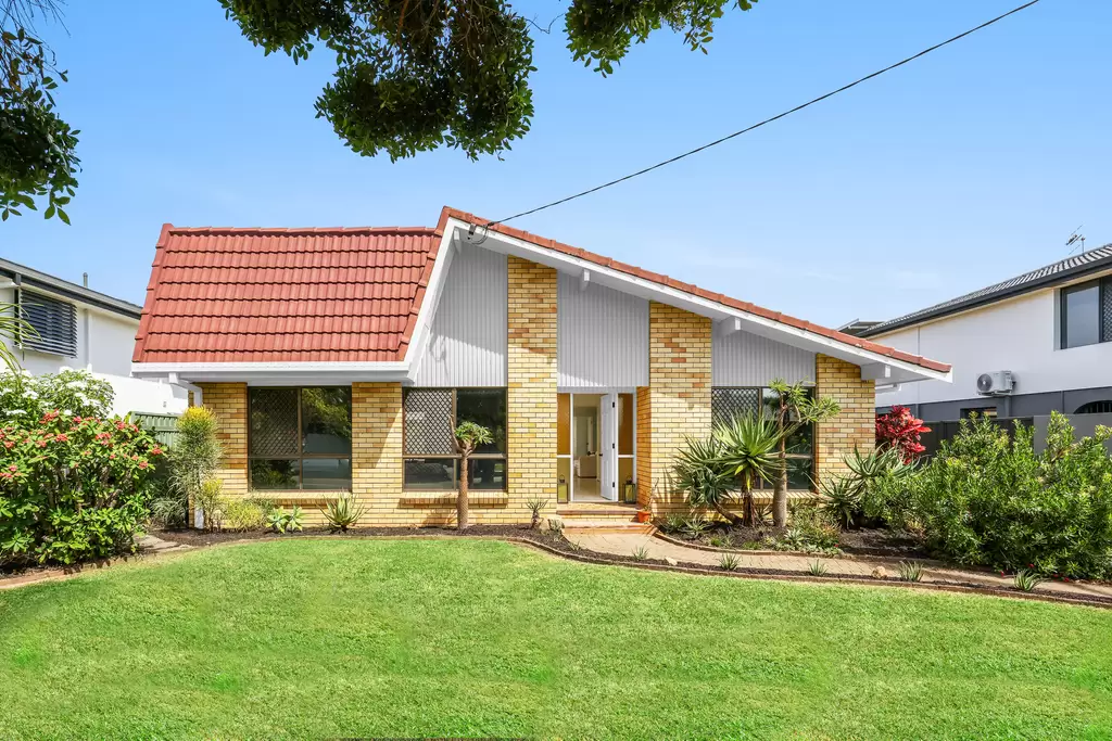 239  Mallawa Drive, Palm Beach Sold by Queensland Sotheby's International Realty
