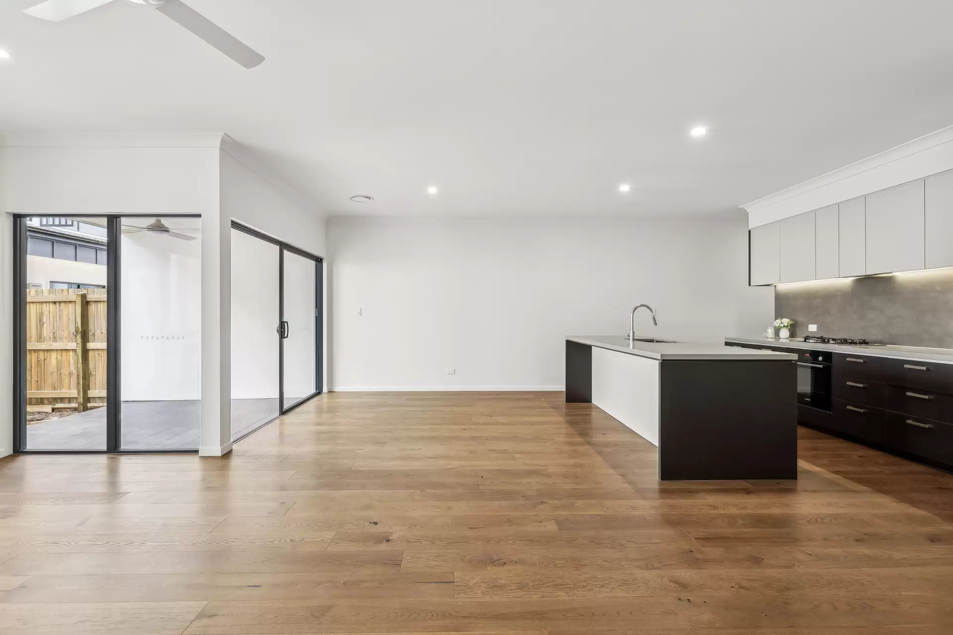 20/2 Lyra Avenue, Hope Island Sold by  - image 1