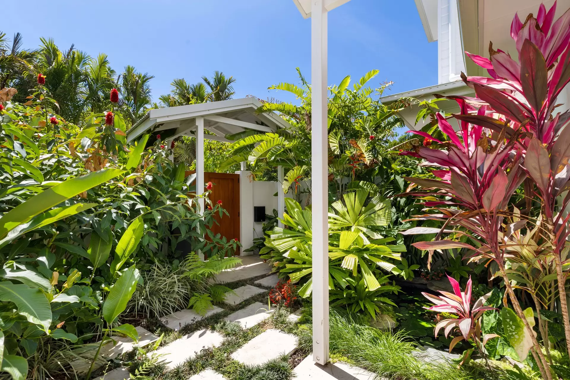 16/1 Rachel Carson Lane, Port Douglas For Sale by Queensland Sotheby's International Realty - image 1