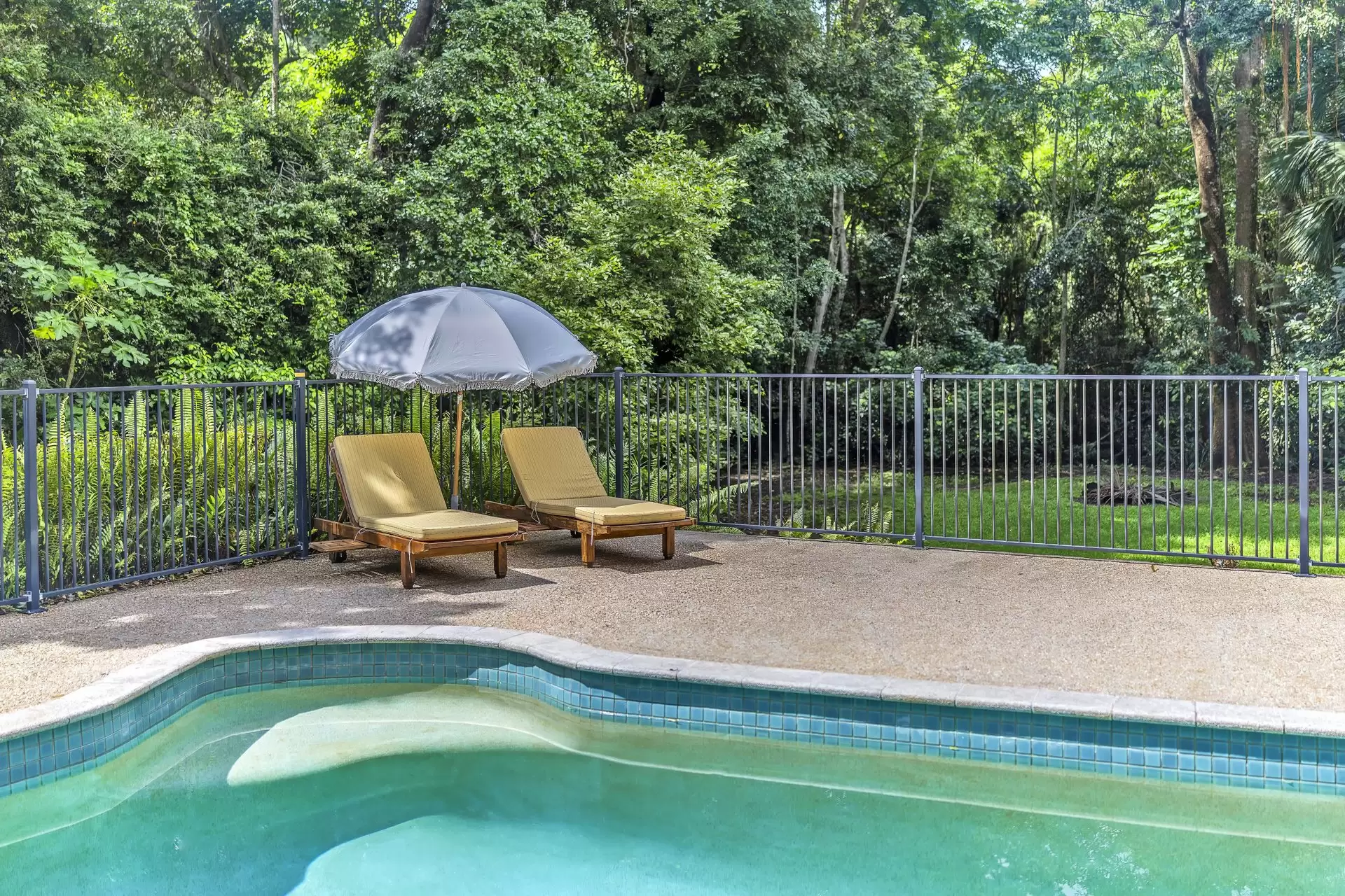87-93 Jubilee Pocket Road, Jubilee Pocket Sold by Queensland Sotheby's International Realty - image 1