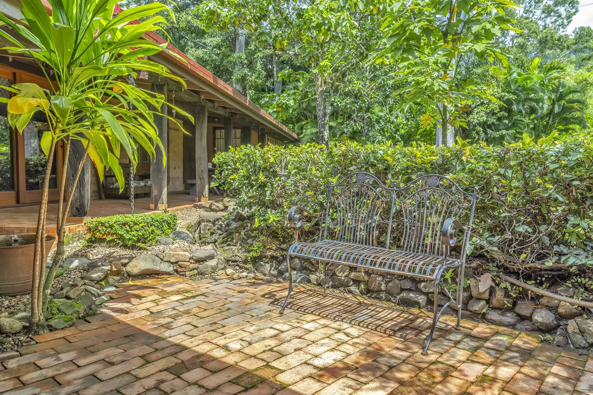 87-93 Jubilee Pocket Road, Jubilee Pocket Sold by Queensland Sotheby's International Realty - image 1